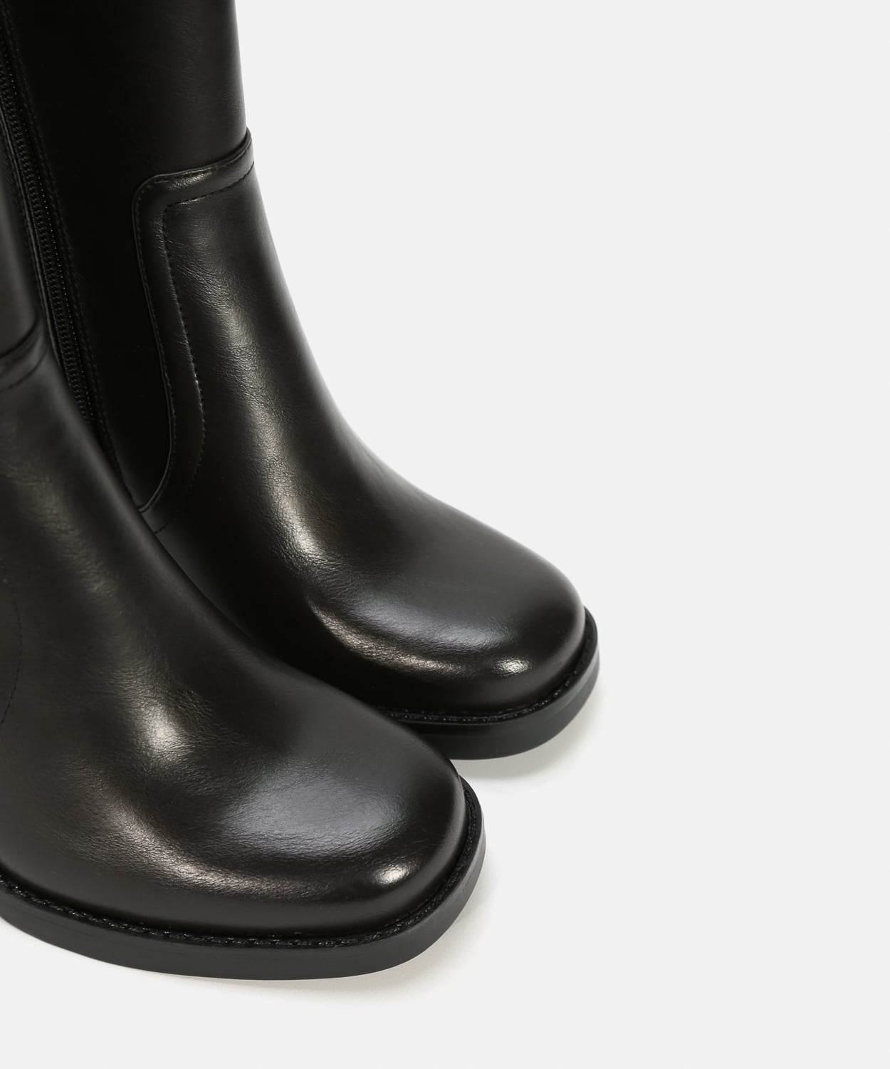 Botins pretos salto liso image number null